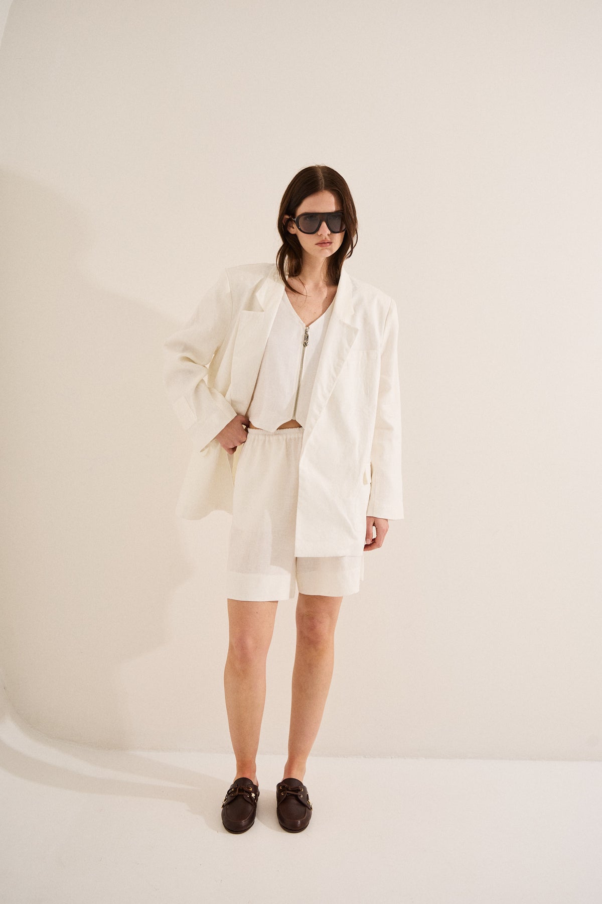 #color_off white
