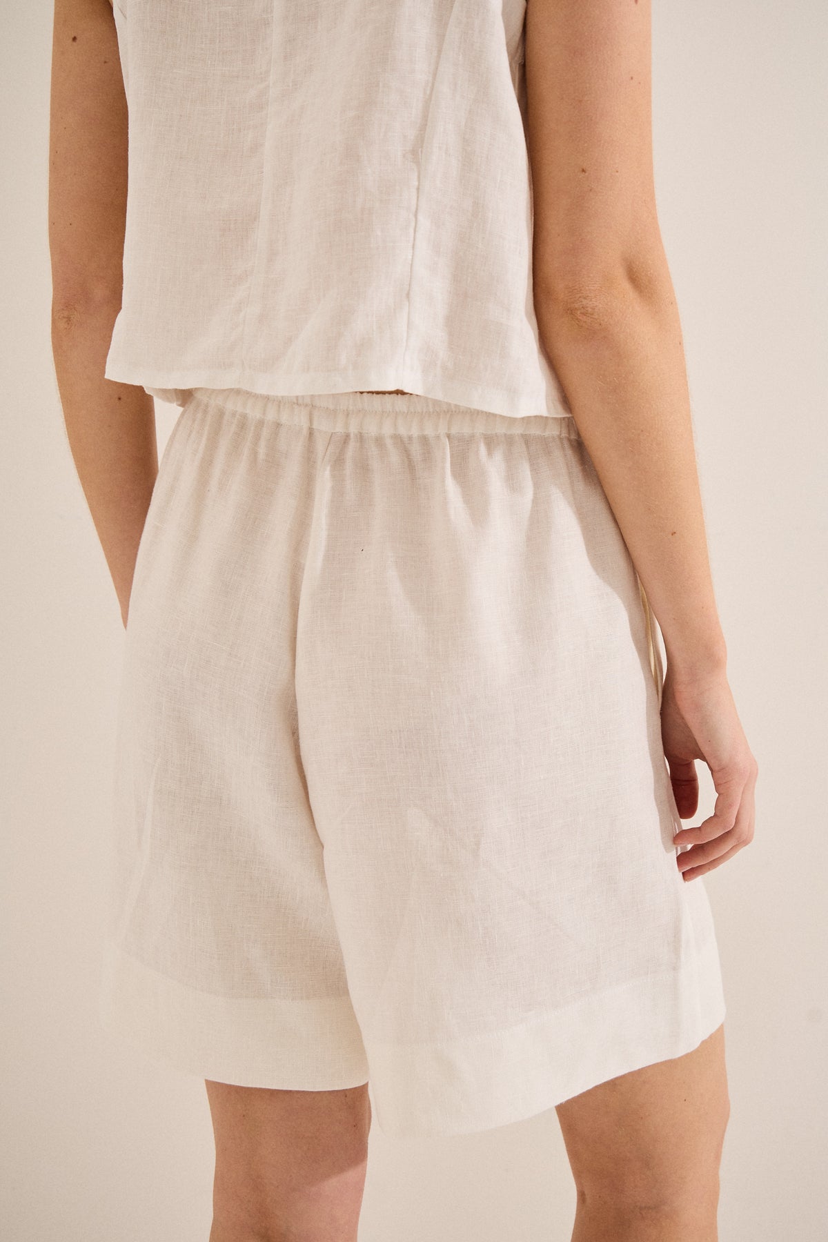 #color_off white
