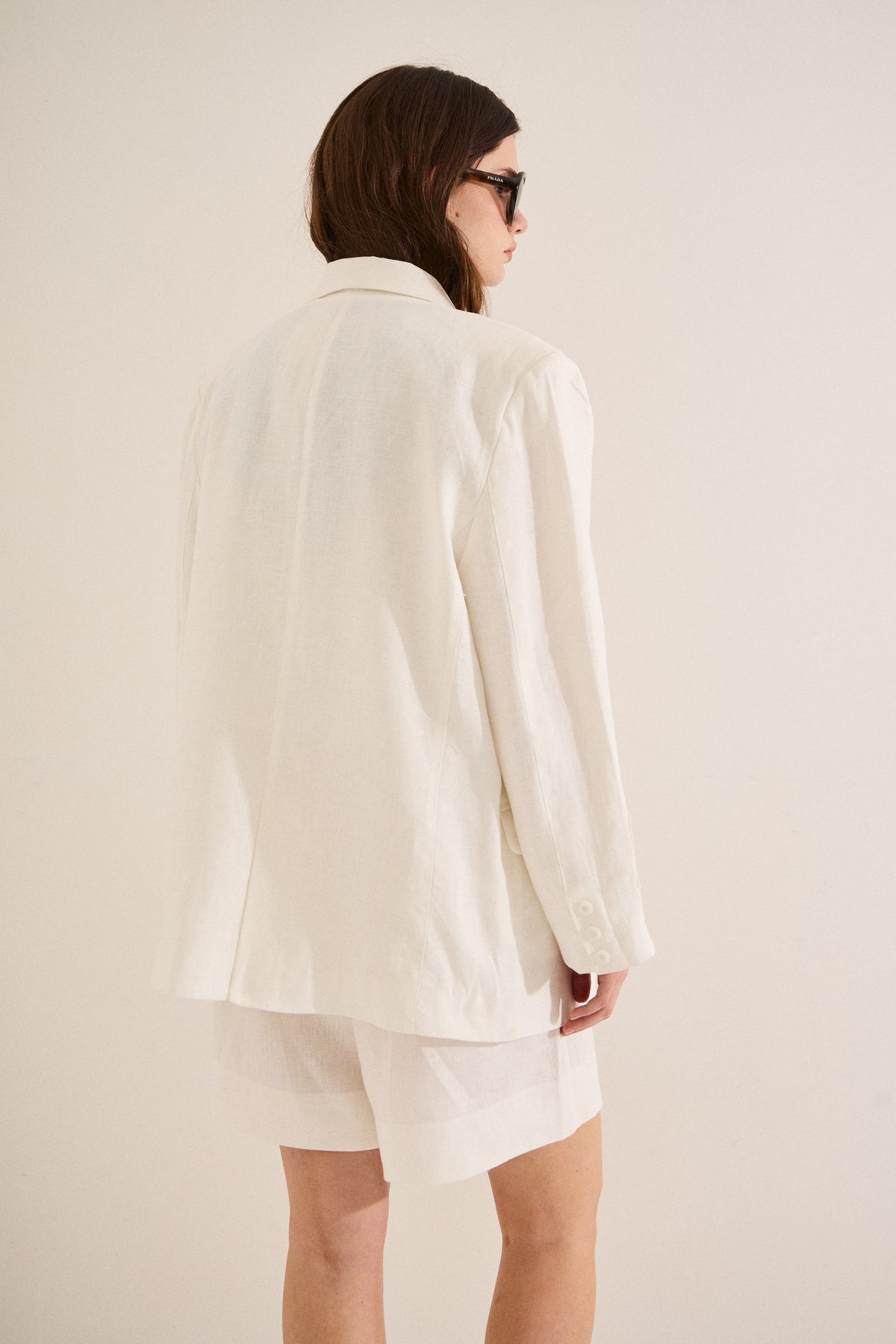 #color_off white