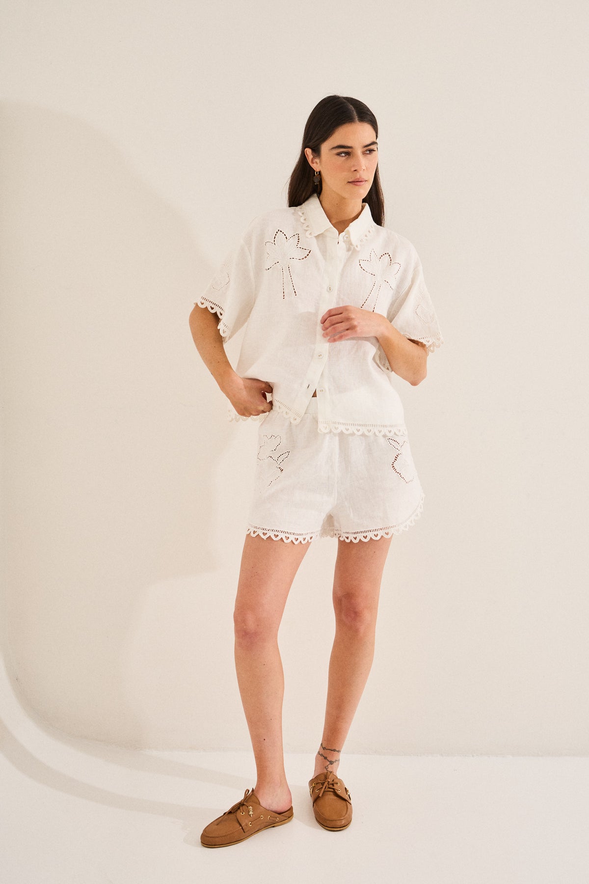 #color_off white