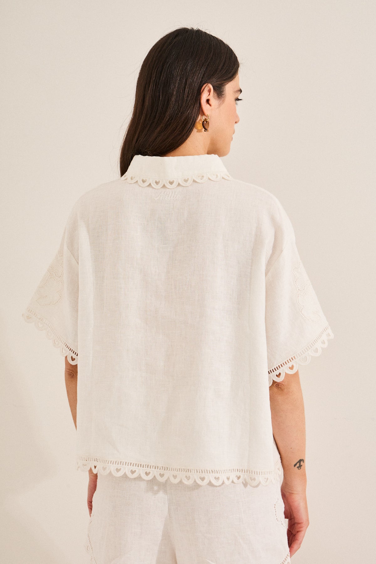 #color_off white