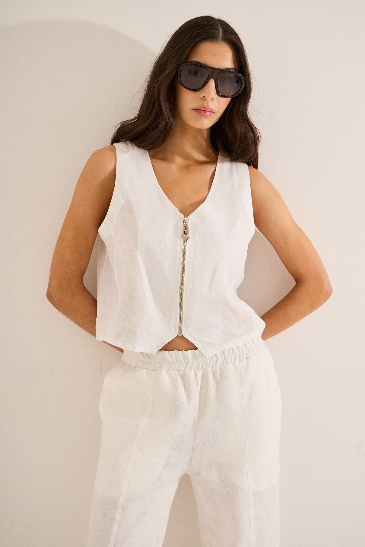 #color_off white