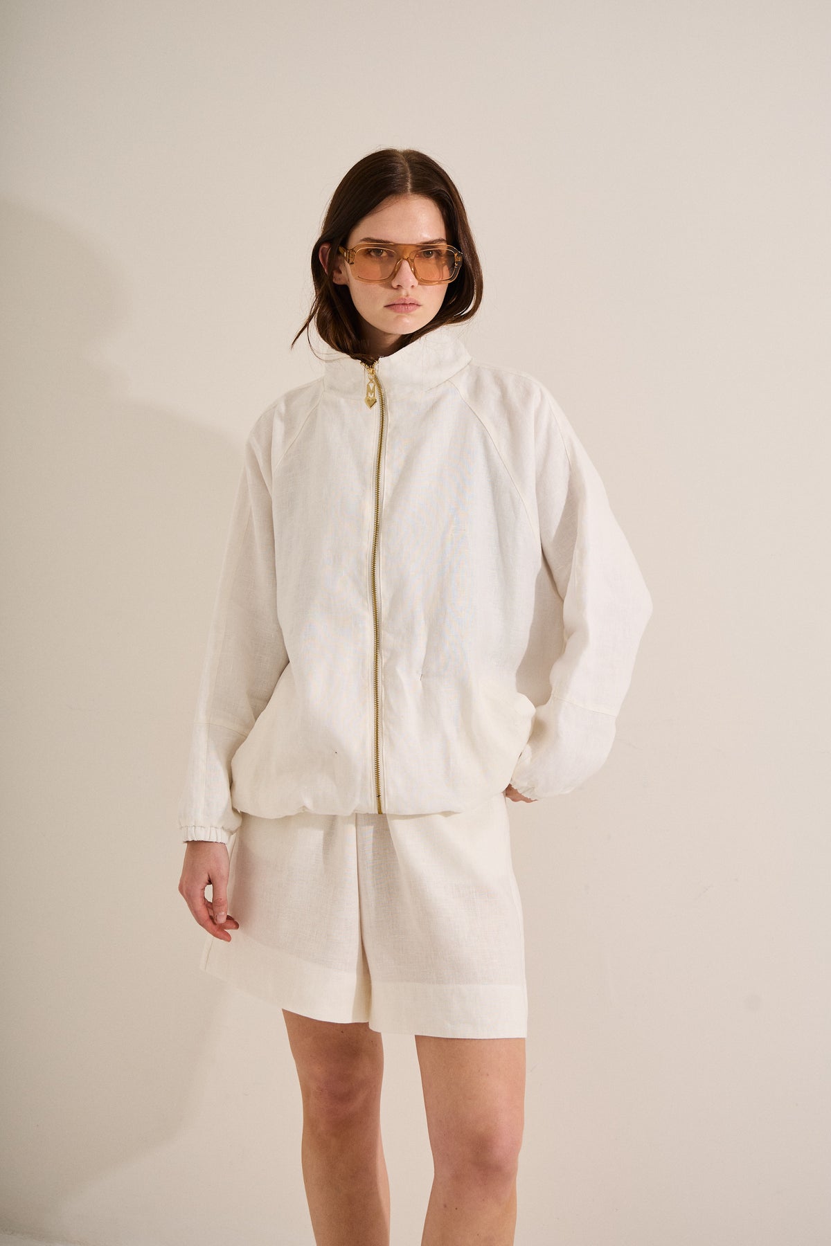 #color_off white