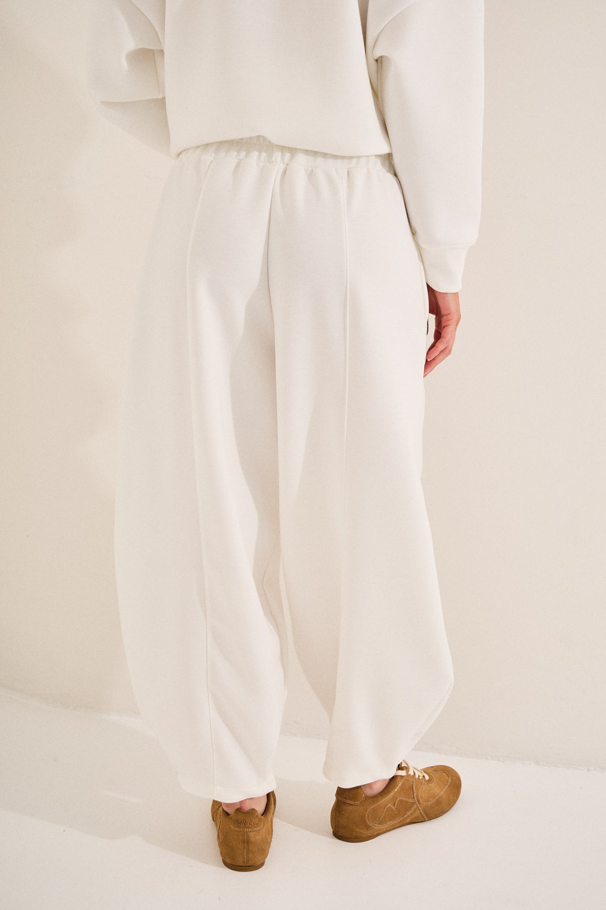 #color_off white