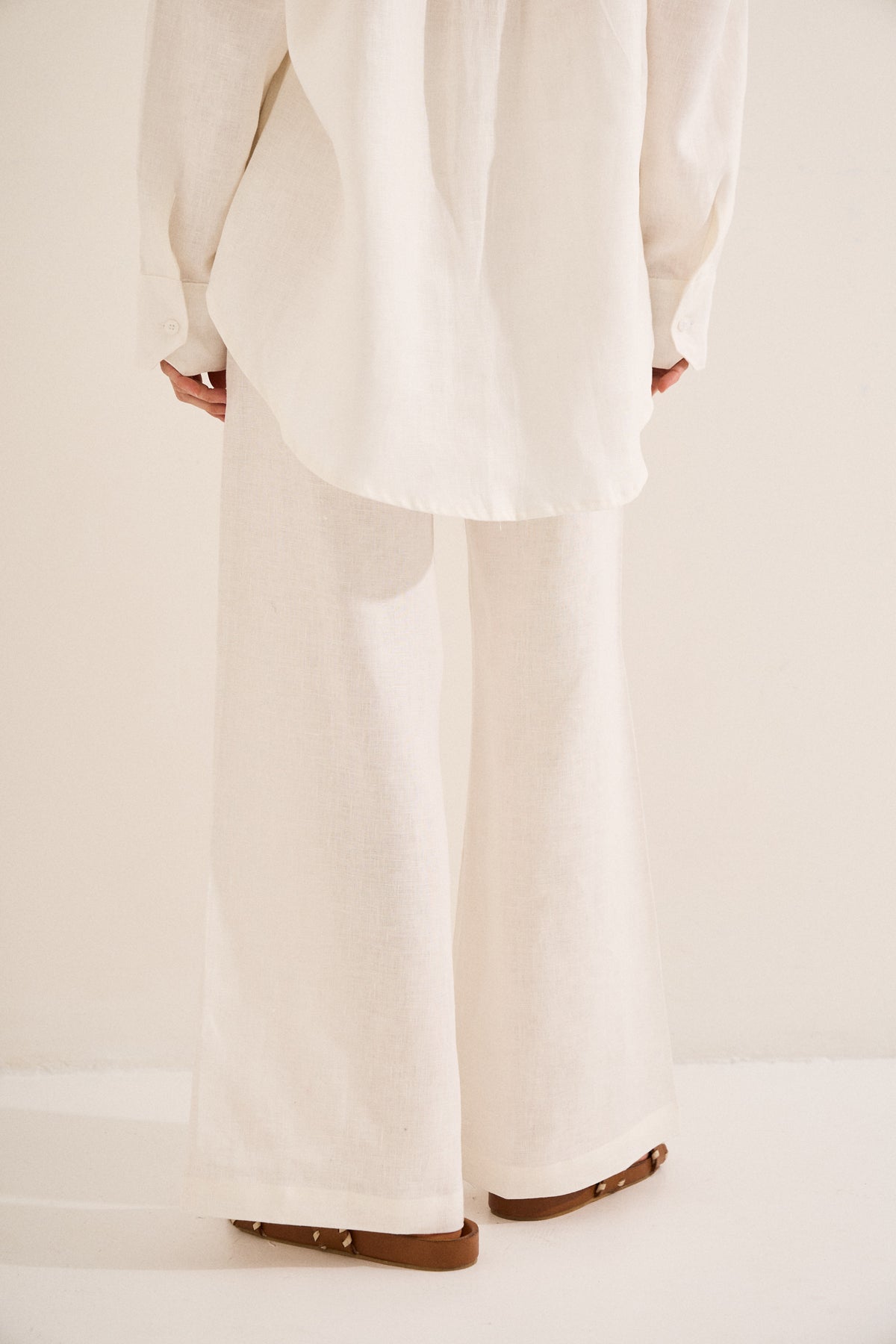 #color_off white