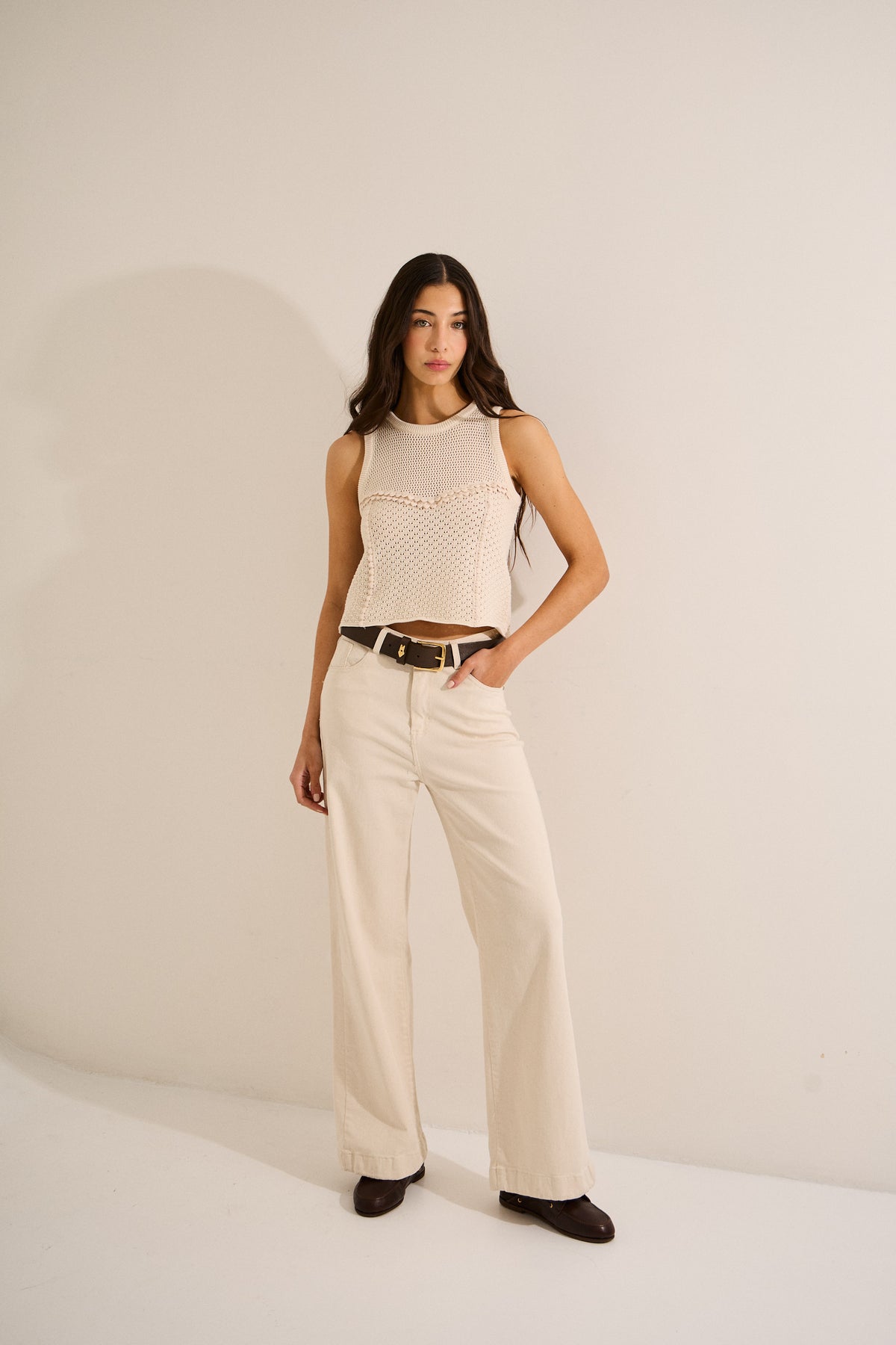 Top Vera y pantalón claro