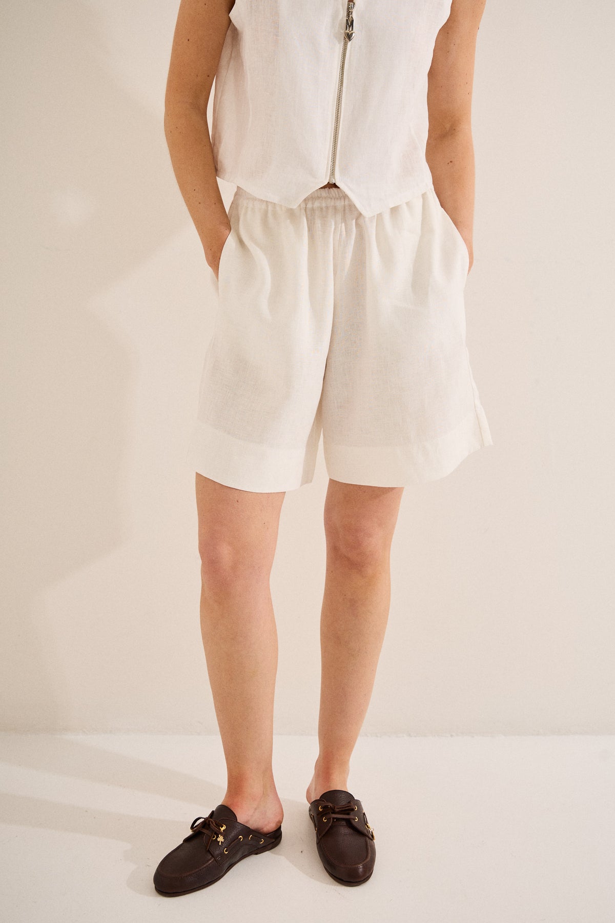 #color_off white