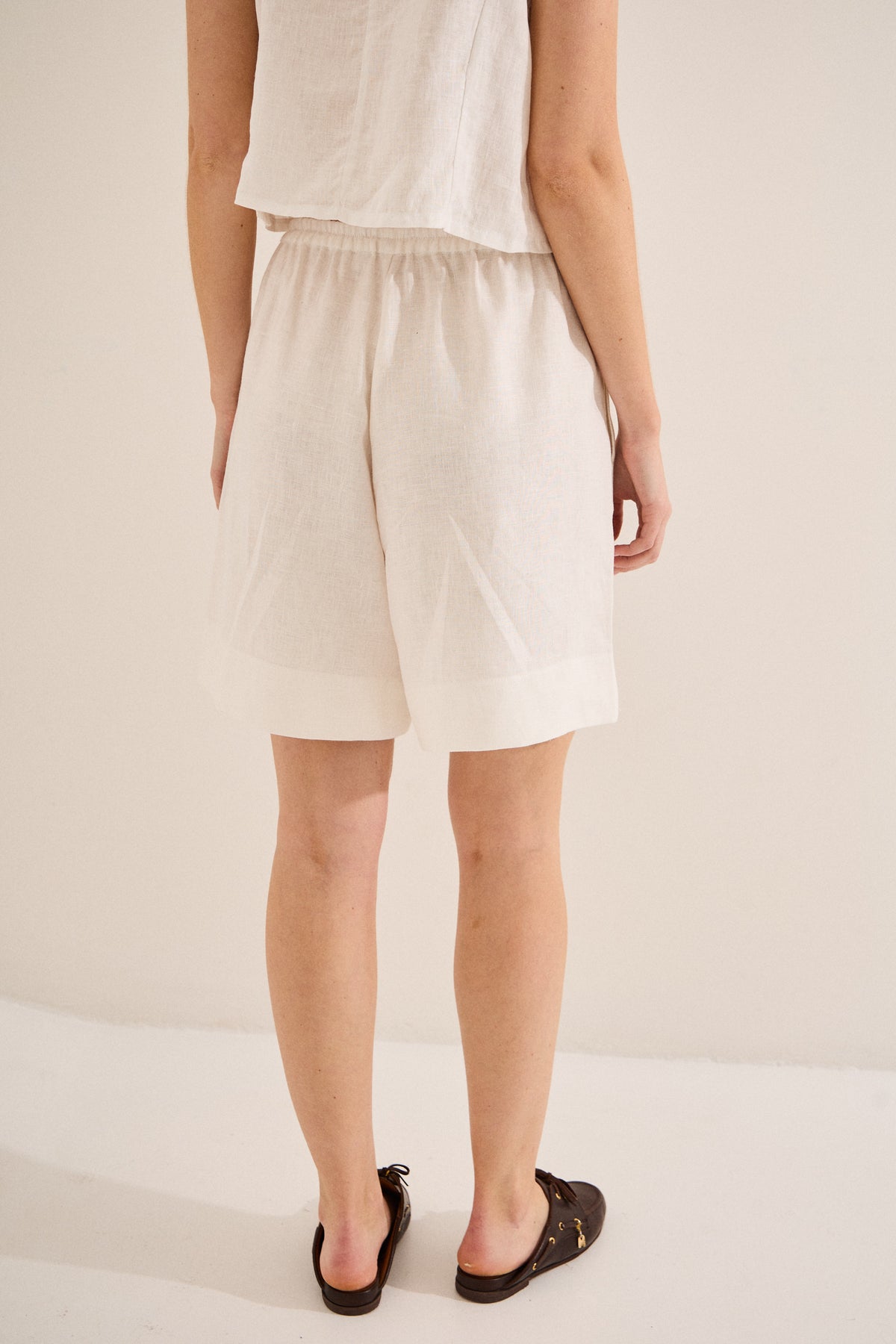 #color_off white