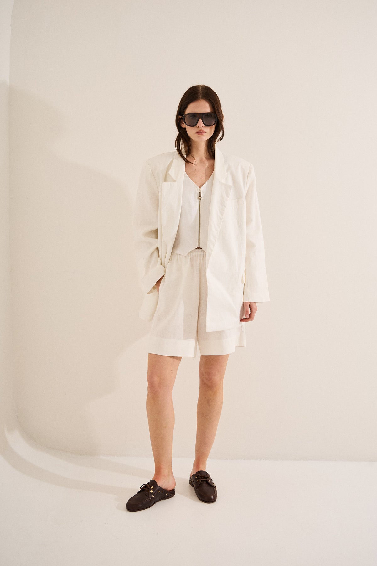 #color_off white
