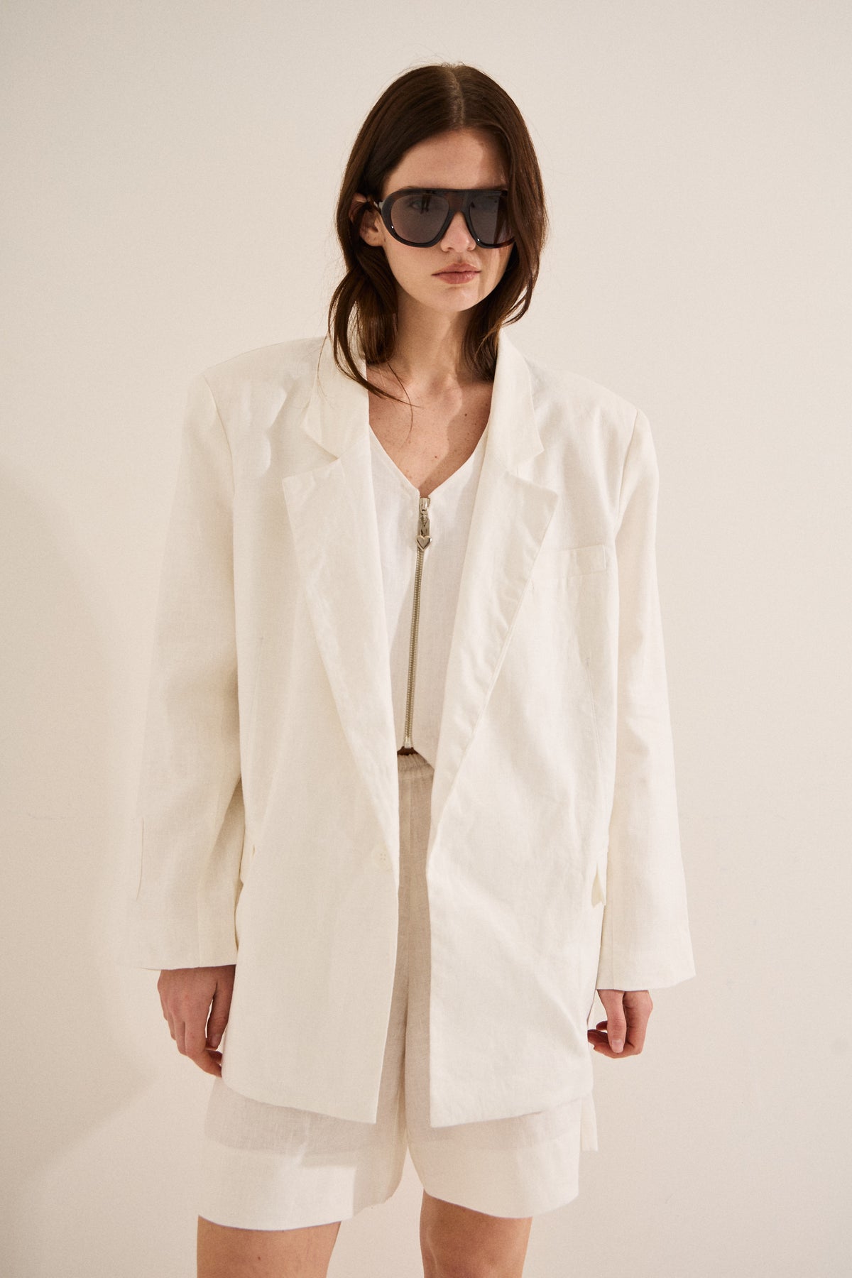 #color_off white