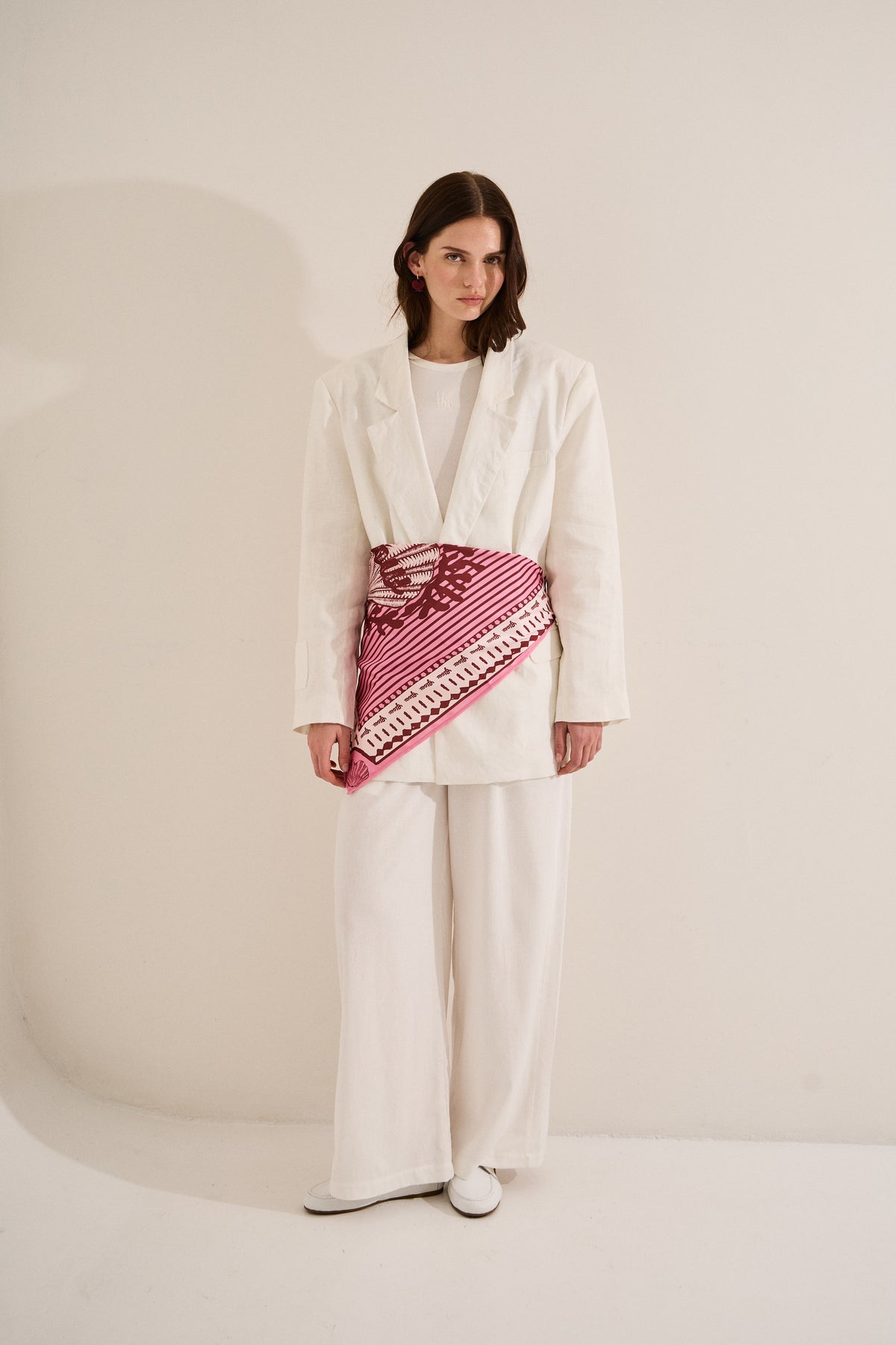 #color_off white