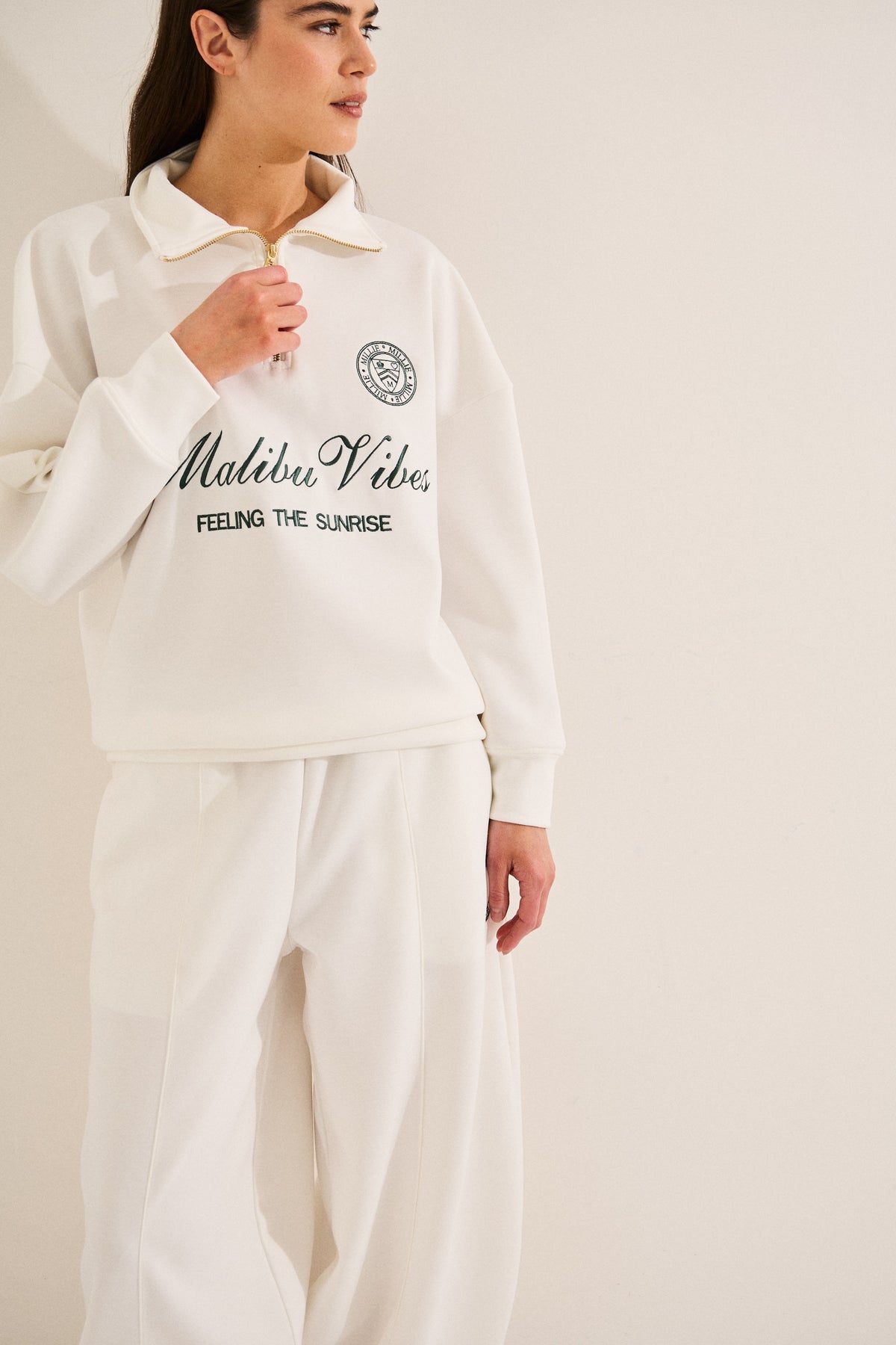 #color_off white