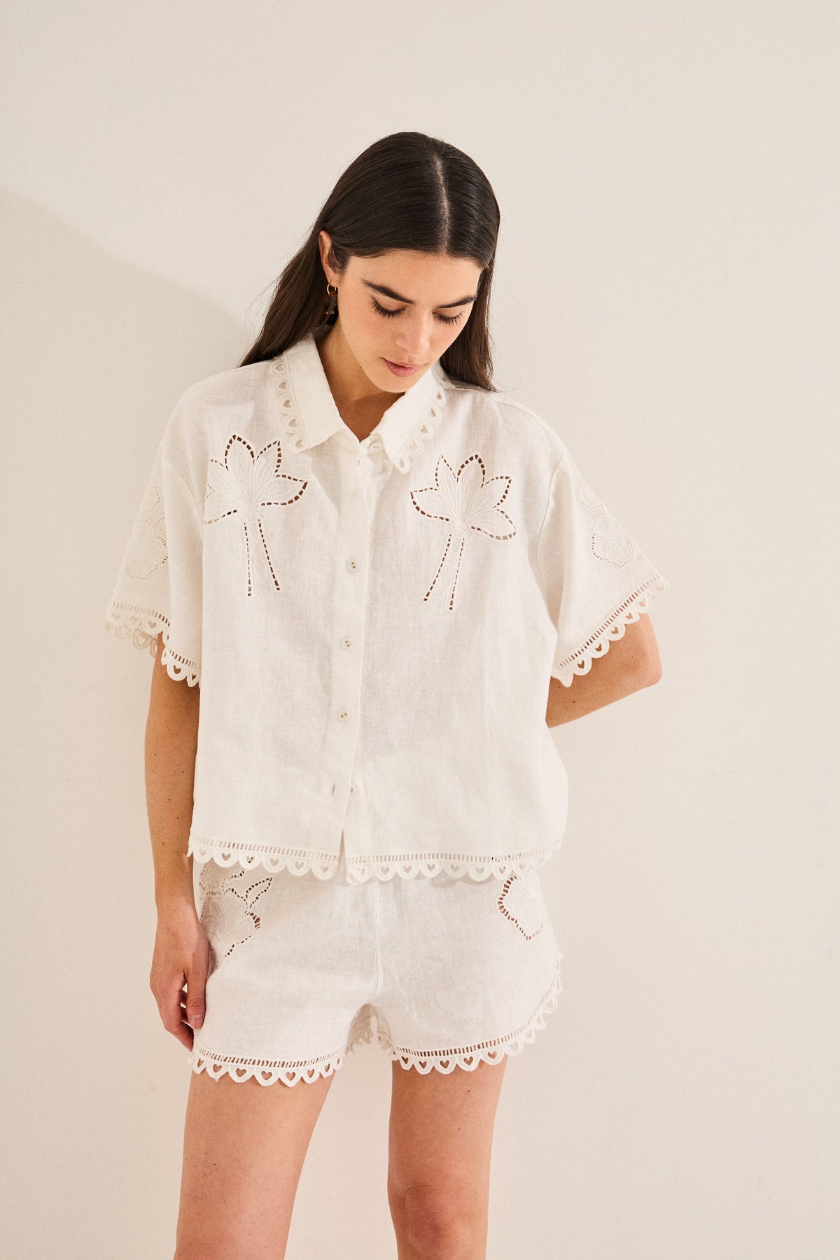 #color_off white