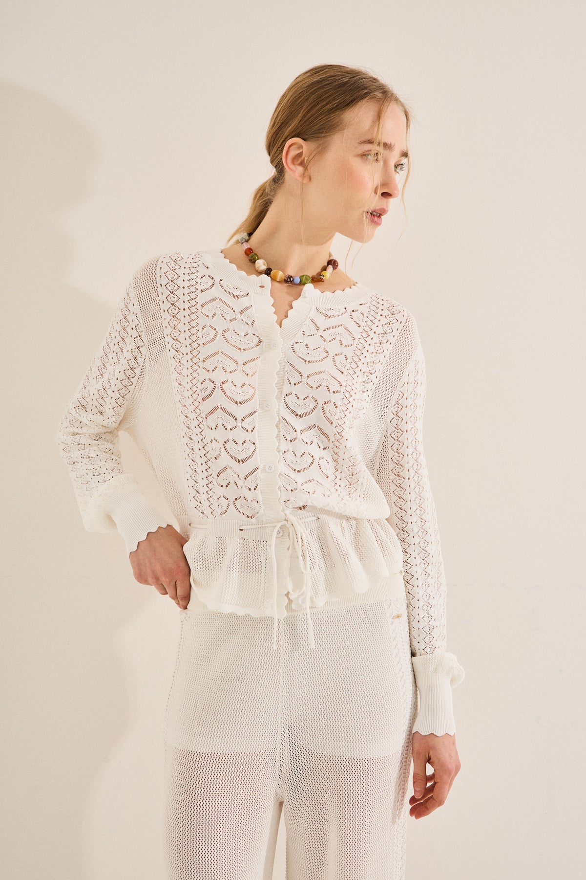 #color_off white