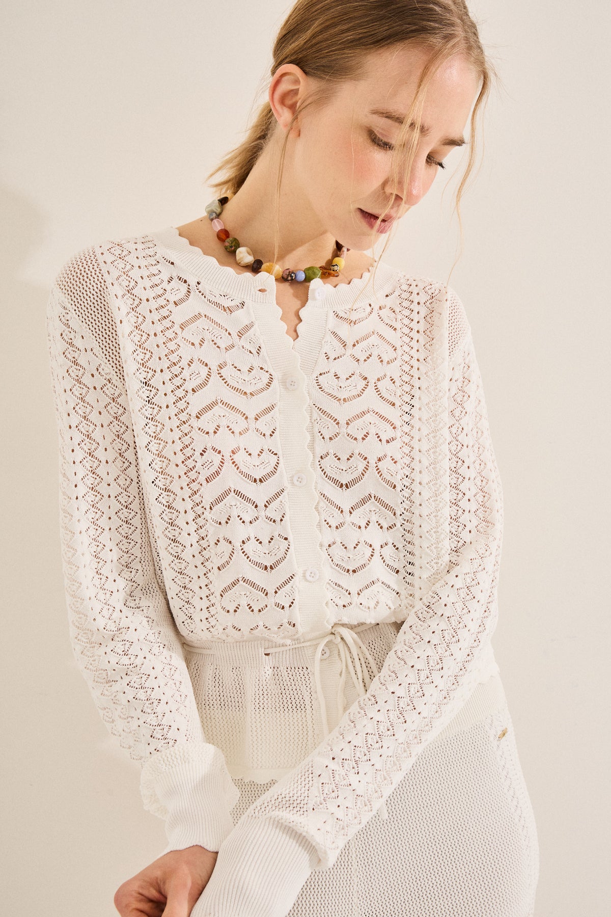 #color_off white