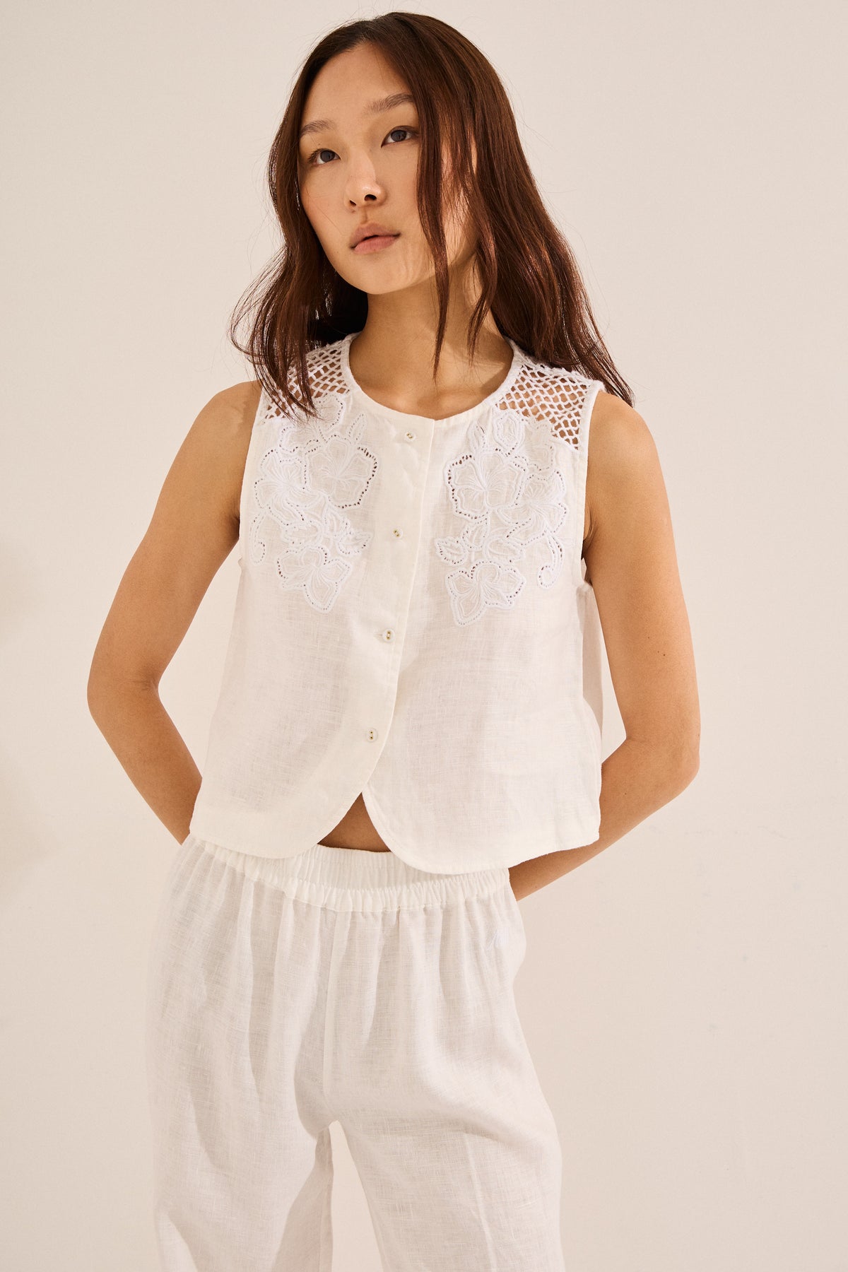#color_off white