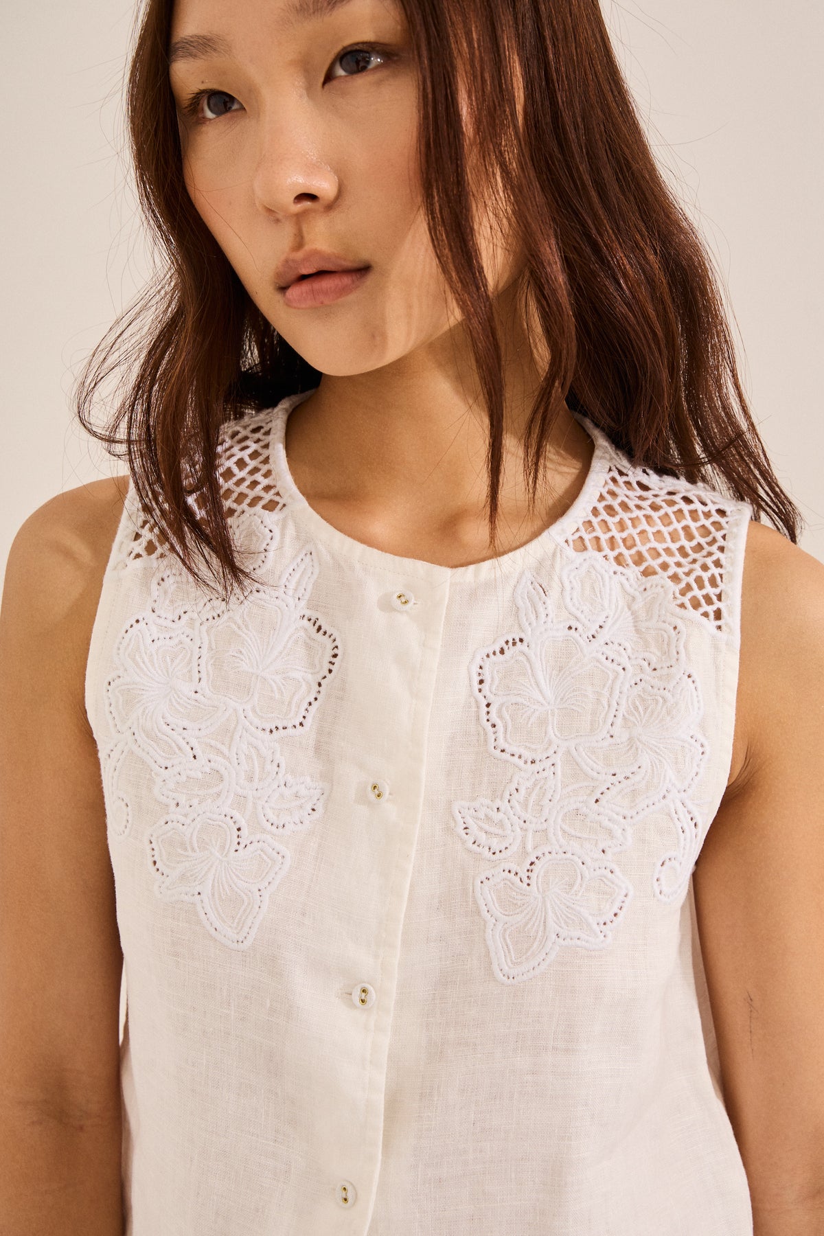 #color_off white