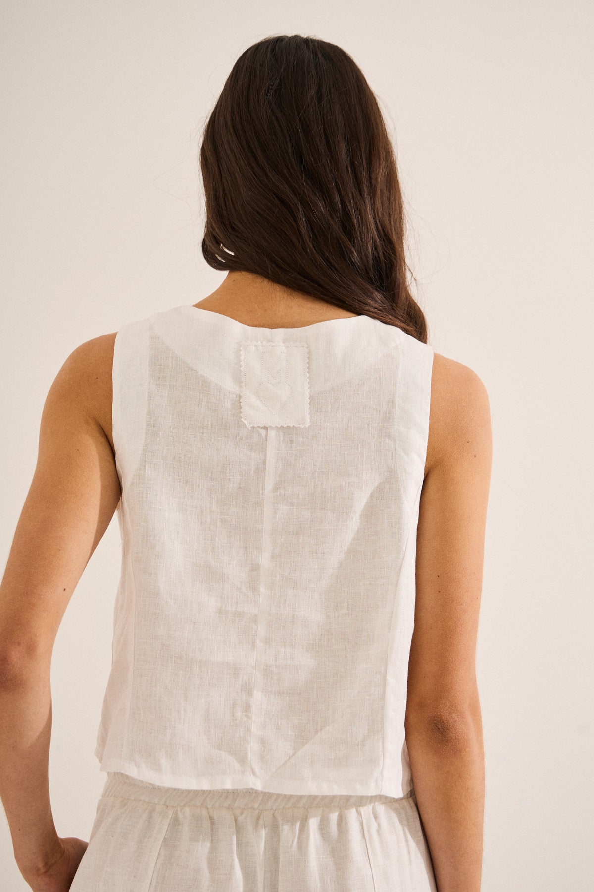 #color_off white