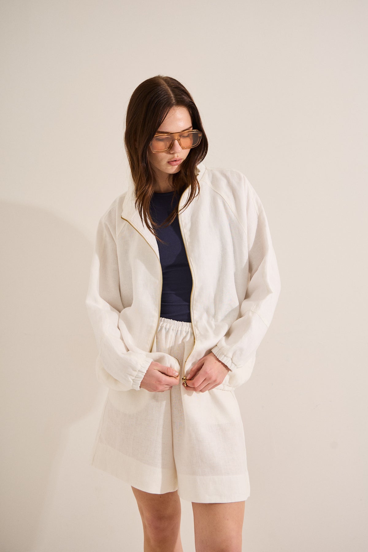 #color_off white