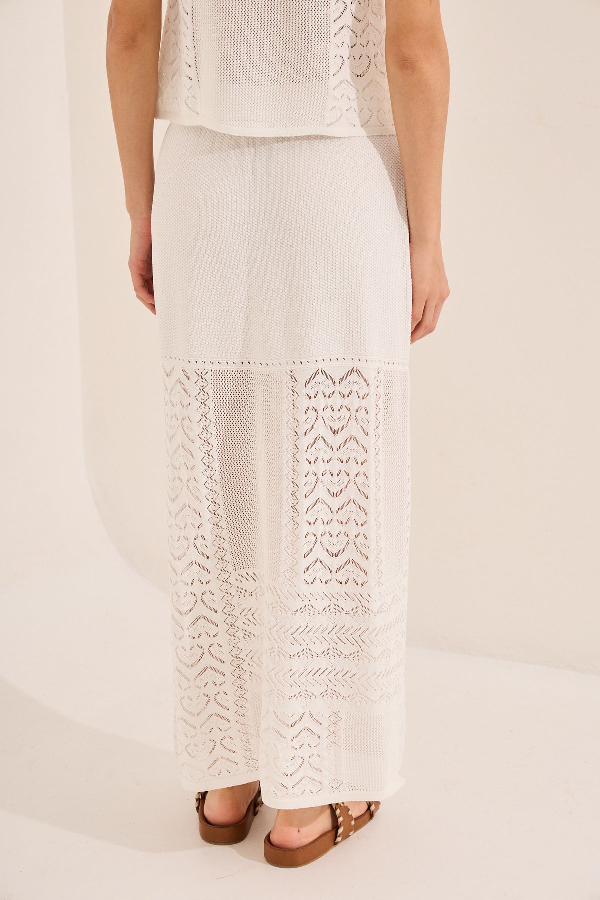 #color_off white