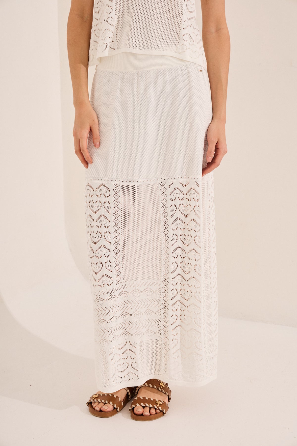 #color_off white