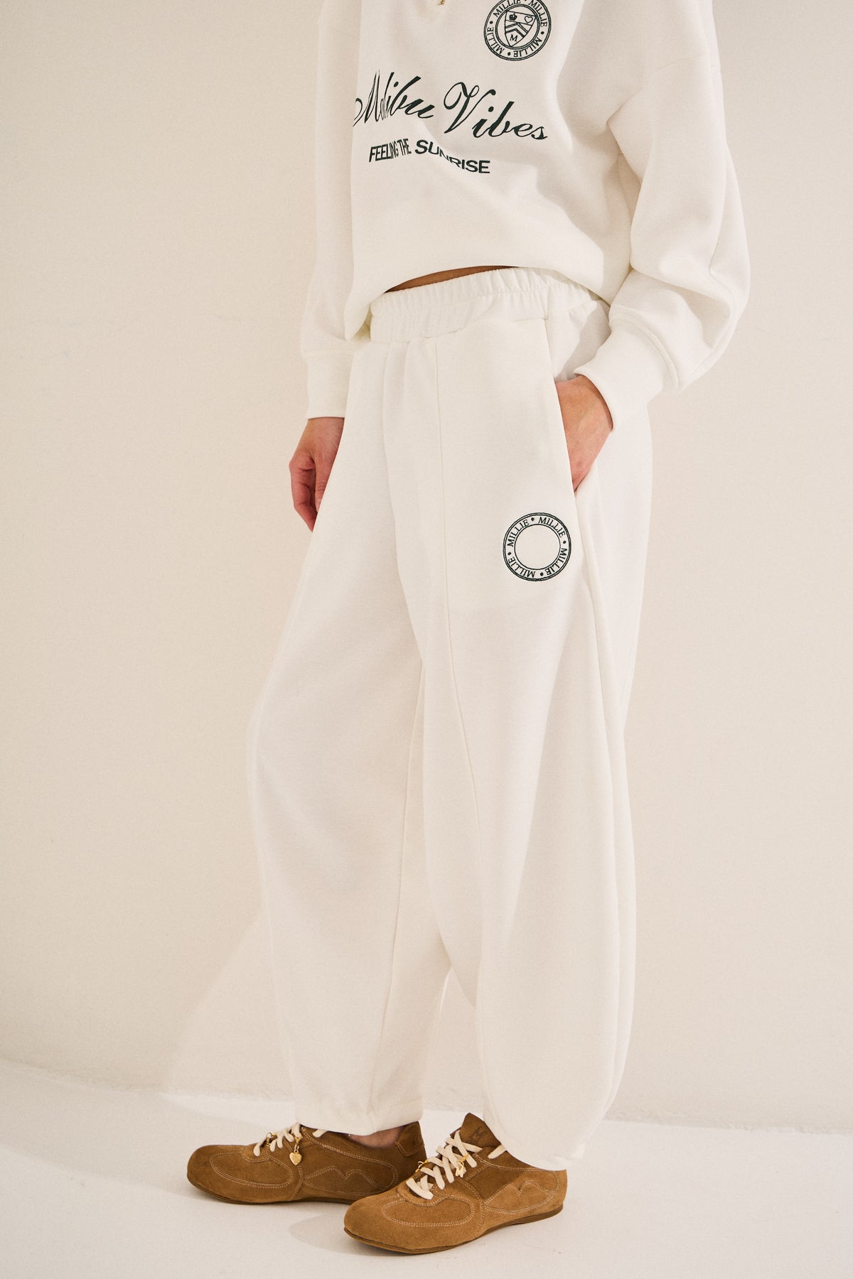 #color_off white