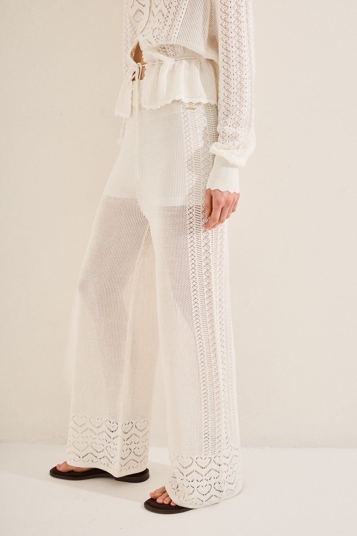 #color_off white