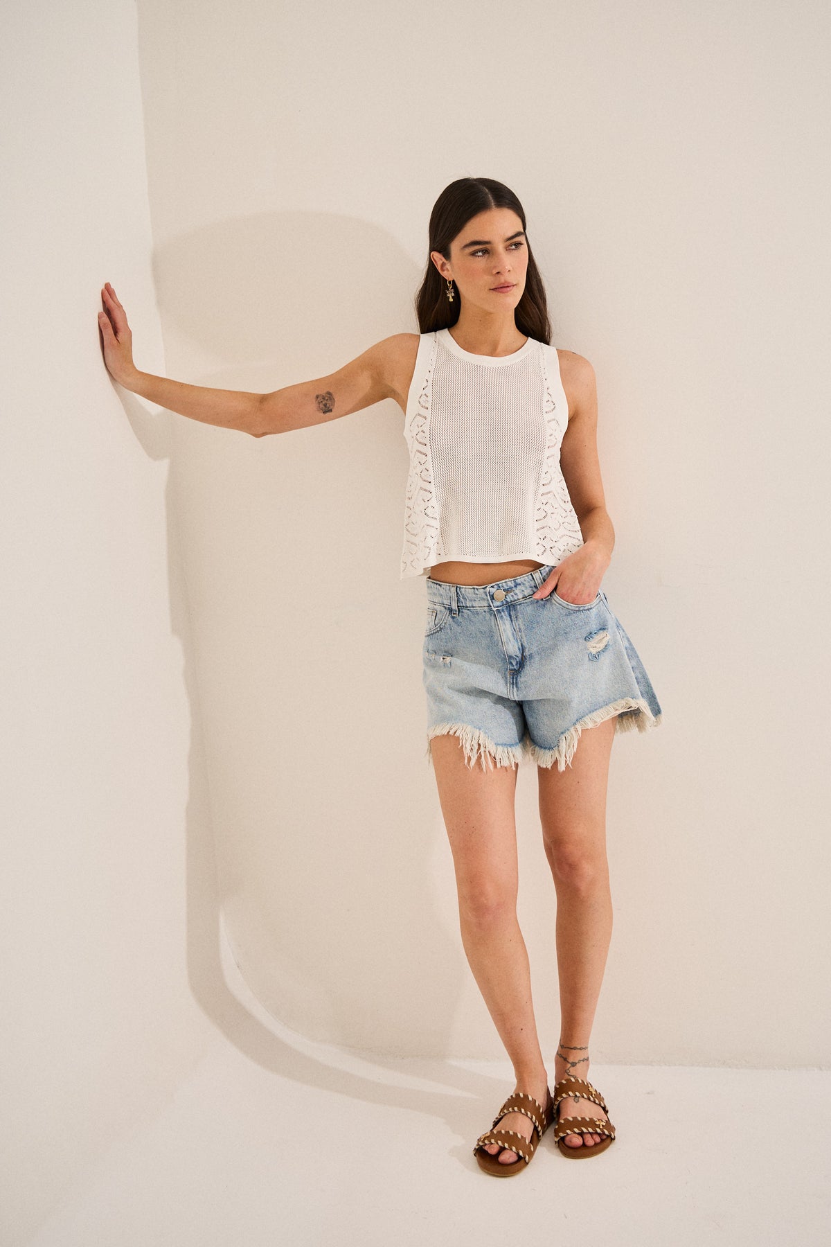 #color_off white